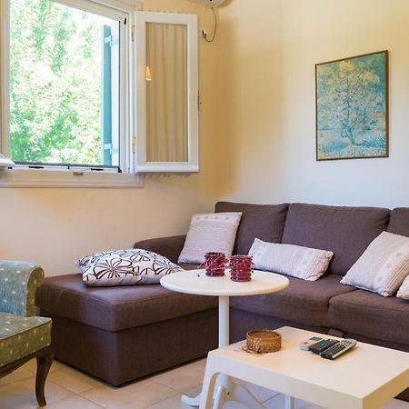 Avelia Pink Apartman Aszprojerakáta Kültér fotó