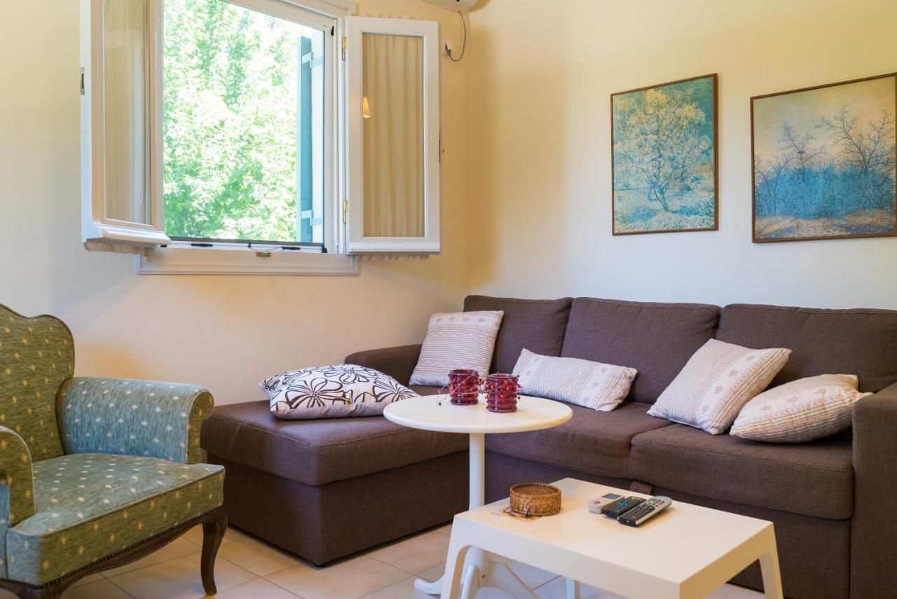 Avelia Pink Apartman Aszprojerakáta Kültér fotó